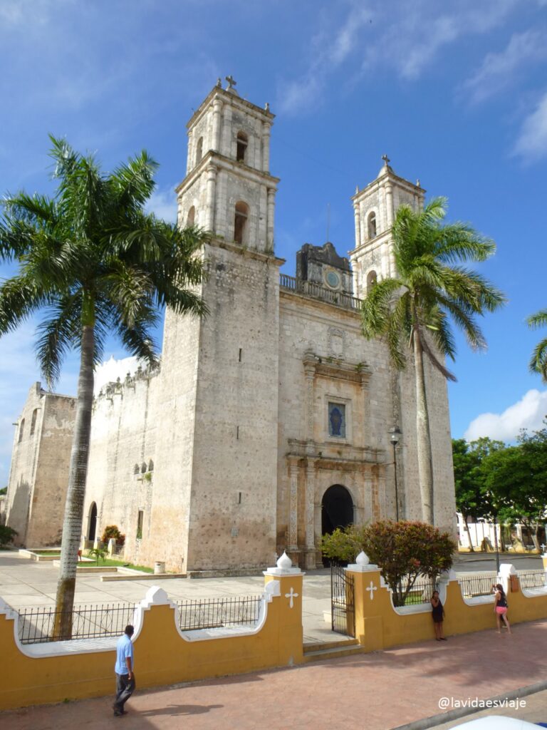 Fachada de la Iglesia de San Servacio, Valladolid, Yucatán.